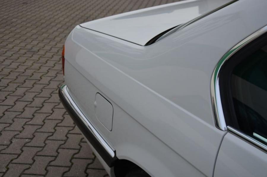 Детали экстерьера BMW 740i (E32) 1992 года  (UK) (фото 47 из 170)